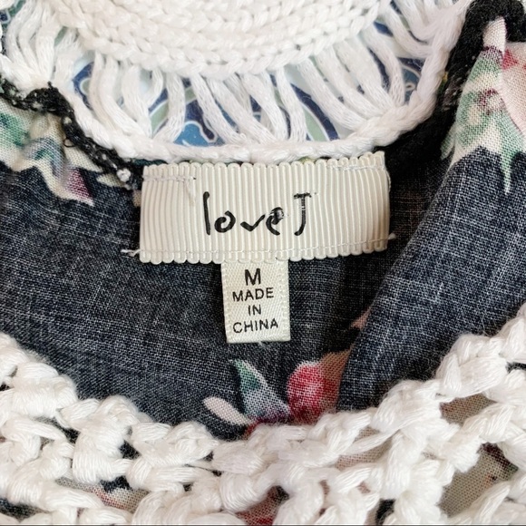 LOVE J Crochet and Fringe Top Size Medium - Picture 7 of 8